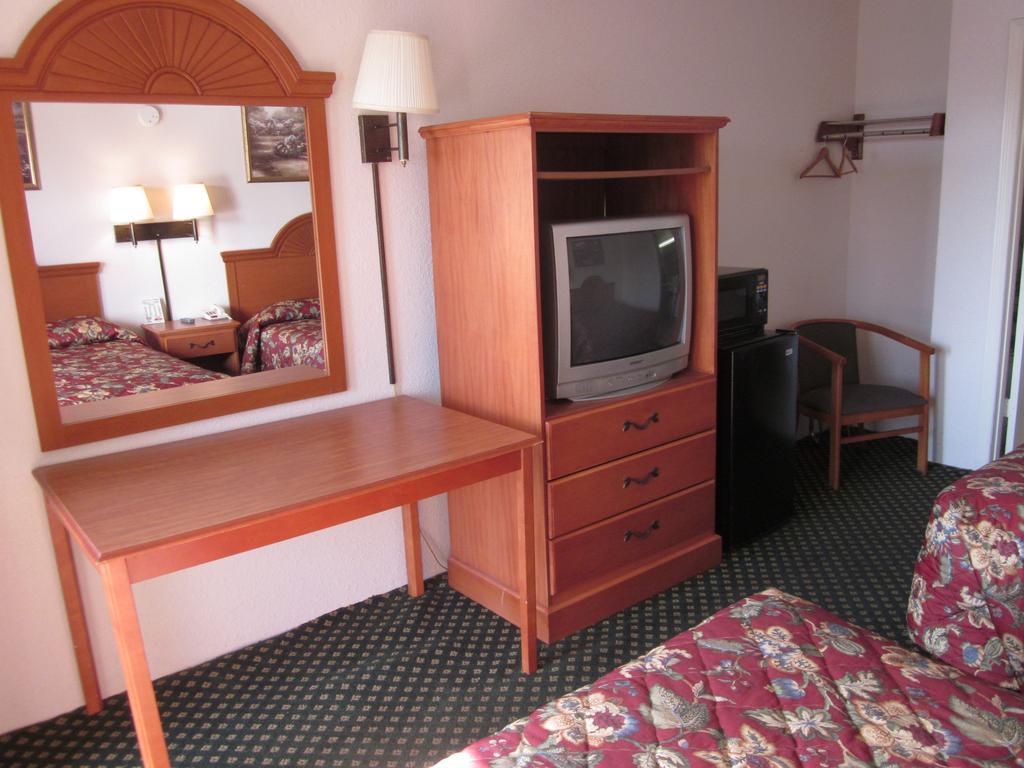 Westmont Inn - Lakeland Room photo