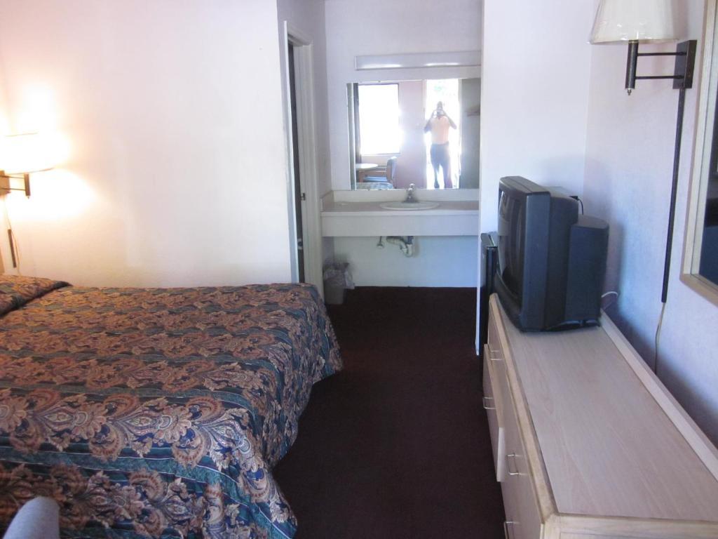 Westmont Inn - Lakeland Room photo